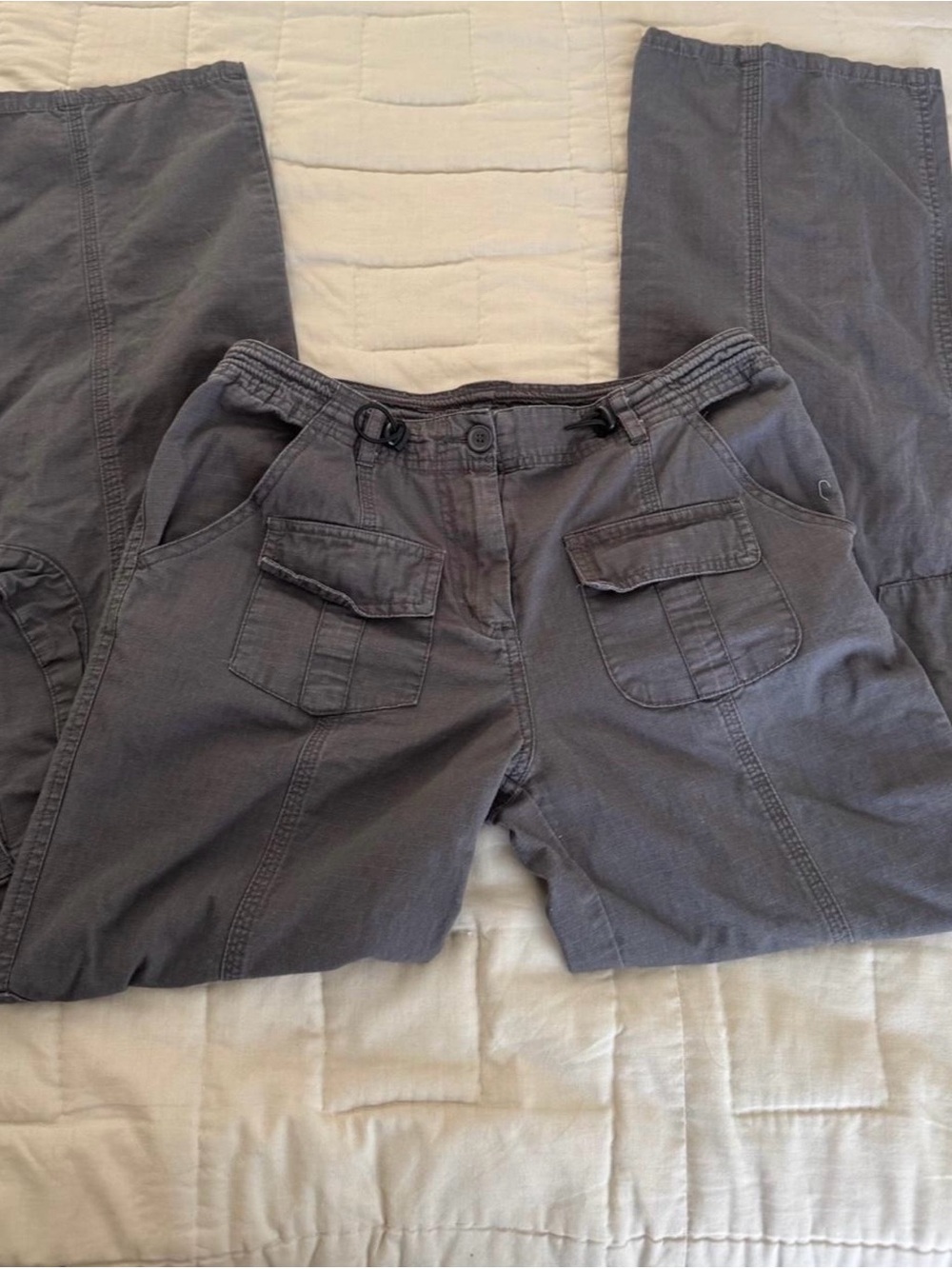 Brandy Melville Women’s Kim Gray/Brown Cargo Pants with Front Flap Pockets,Fit S